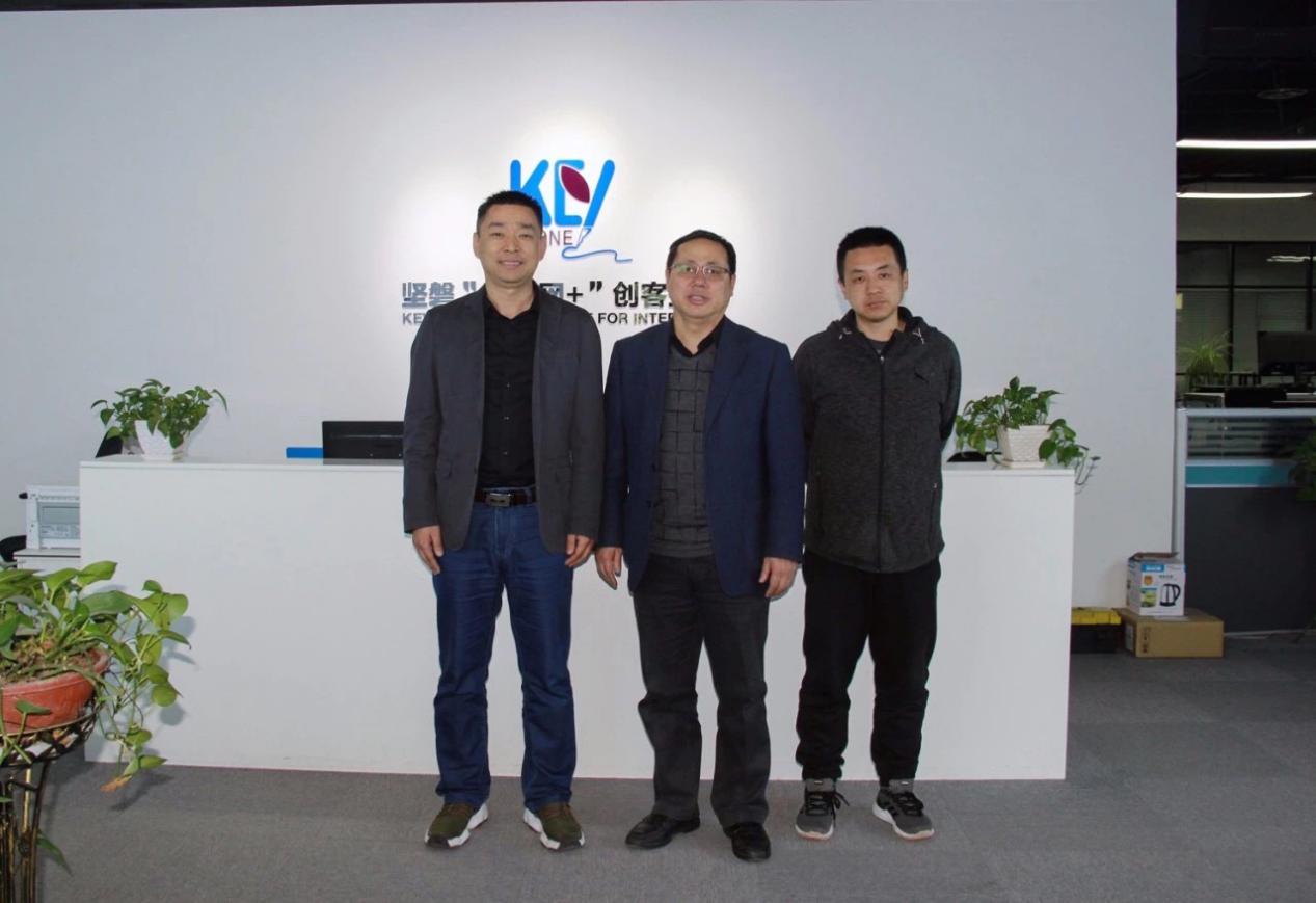 乐鱼(中国)连卫民院长和刘征主任参观坚磐科技